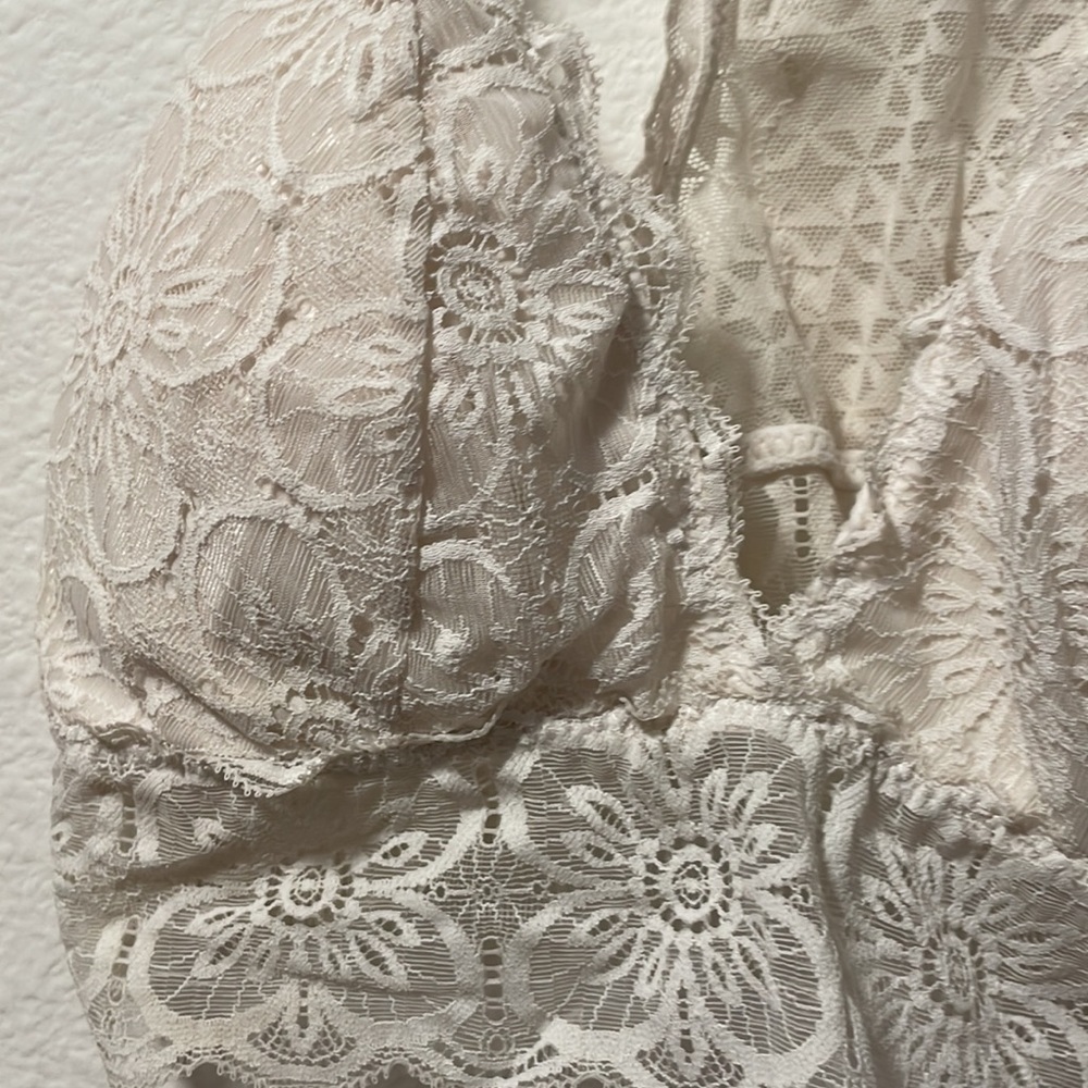 A Beautiful aerie Lace Bralette (Size M)! - Picture 3 of 10